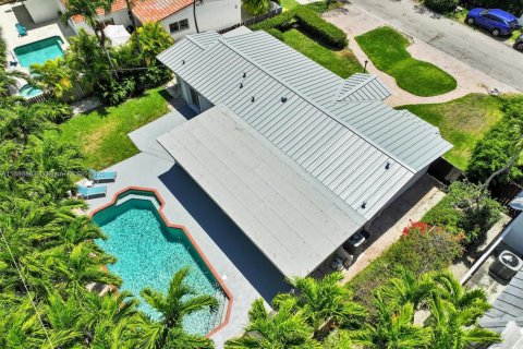 Снять в аренду виллу или дом в Ки-Бискейн, Флорида 4 спальни, 202.25м2, № 1950577 - фото 3