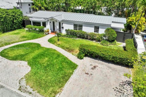 Снять в аренду виллу или дом в Ки-Бискейн, Флорида 4 спальни, 202.25м2, № 1950577 - фото 7