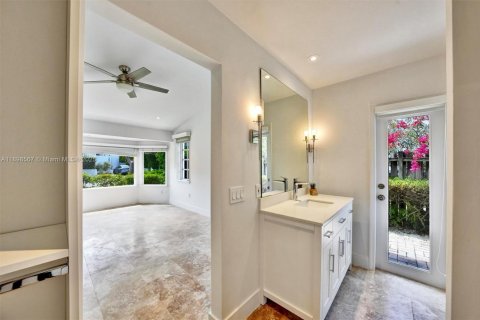 Снять в аренду виллу или дом в Ки-Бискейн, Флорида 4 спальни, 202.25м2, № 1950577 - фото 24