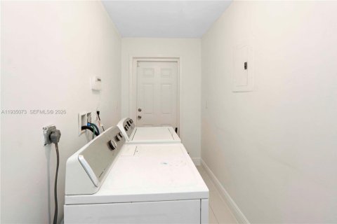 Casa en venta en Miami, Florida, 2 dormitorios, 73.86 m2 № 1994946 - foto 15