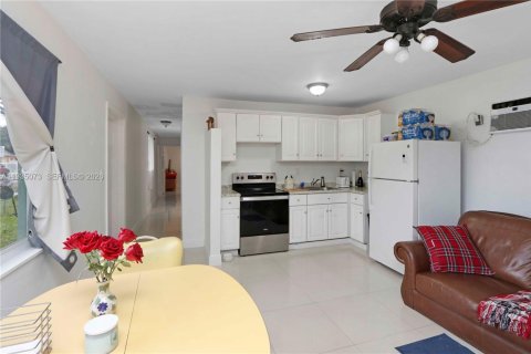 Casa en venta en Miami, Florida, 2 dormitorios, 73.86 m2 № 1994946 - foto 6