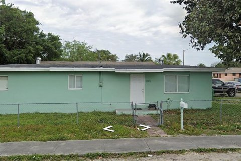 House in Miami, Florida 2 bedrooms, 73.86 sq.m. № 1994946