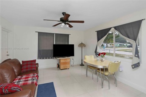 Casa en venta en Miami, Florida, 2 dormitorios, 73.86 m2 № 1994946 - foto 3