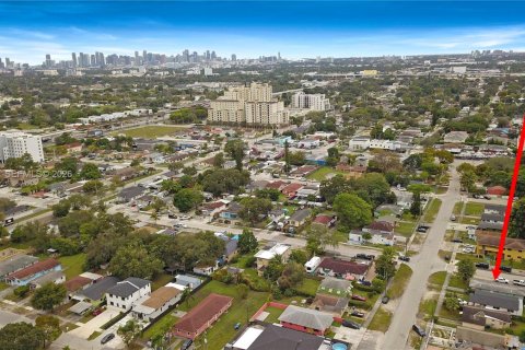 House in Miami, Florida 2 bedrooms, 73.86 sq.m. № 1994946 - photo 21