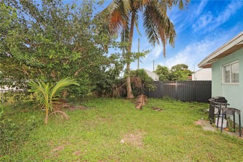 House in Miami, Florida 2 bedrooms, 73.86 sq.m. № 1994946 - photo 17