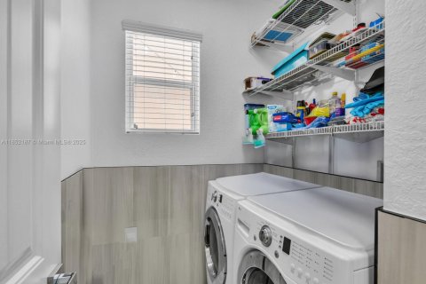 House in Cutler Bay, Florida 4 bedrooms, 219.99 sq.m. № 2012127 - photo 26