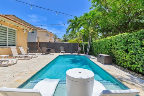 House in Cutler Bay, Florida 4 bedrooms, 219.99 sq.m. № 2012127 - photo 9