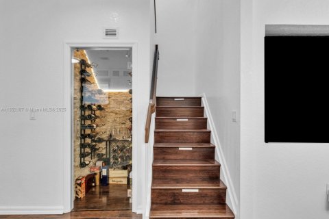 House in Cutler Bay, Florida 4 bedrooms, 219.99 sq.m. № 2012127 - photo 19