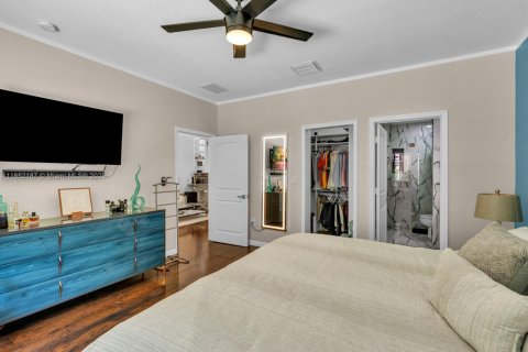 House in Cutler Bay, Florida 4 bedrooms, 219.99 sq.m. № 2012127 - photo 17