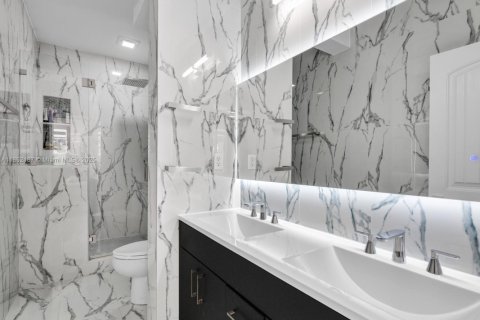 House in Cutler Bay, Florida 4 bedrooms, 219.99 sq.m. № 2012127 - photo 18