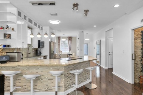 House in Cutler Bay, Florida 4 bedrooms, 219.99 sq.m. № 2012127 - photo 7