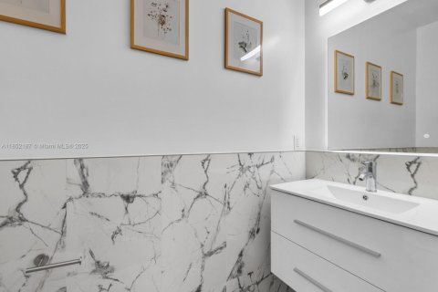 House in Cutler Bay, Florida 4 bedrooms, 219.99 sq.m. № 2012127 - photo 27