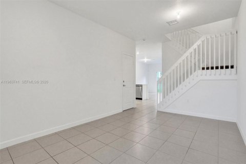 Снять в аренду таунхаус в Корал-Спрингс, Флорида 3 спальни, 172.15м2, № 2025467 - фото 3