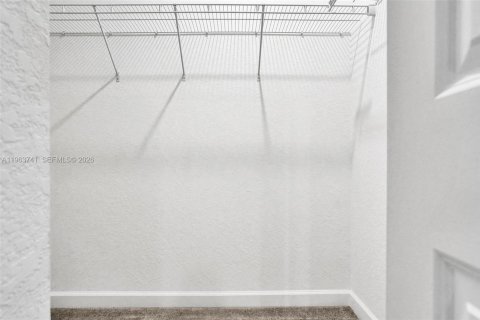 Снять в аренду таунхаус в Корал-Спрингс, Флорида 3 спальни, 172.15м2, № 2025467 - фото 18