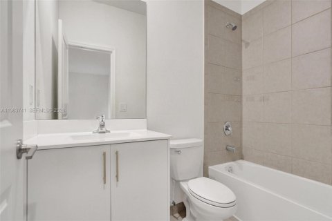 Снять в аренду таунхаус в Корал-Спрингс, Флорида 3 спальни, 172.15м2, № 2025467 - фото 21