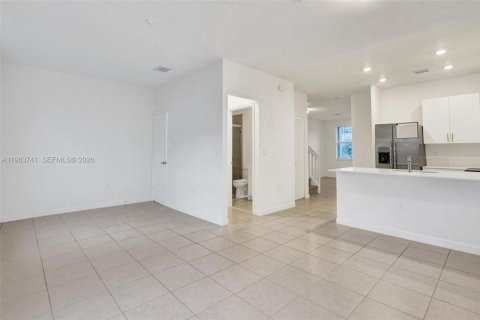 Снять в аренду таунхаус в Корал-Спрингс, Флорида 3 спальни, 172.15м2, № 2025467 - фото 7