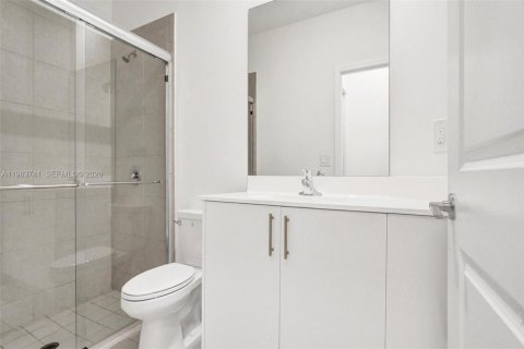 Снять в аренду таунхаус в Корал-Спрингс, Флорида 3 спальни, 172.15м2, № 2025467 - фото 9