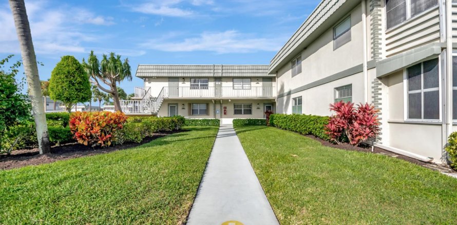 Condo in Delray Beach, Florida, 1 bedroom  № 2081683