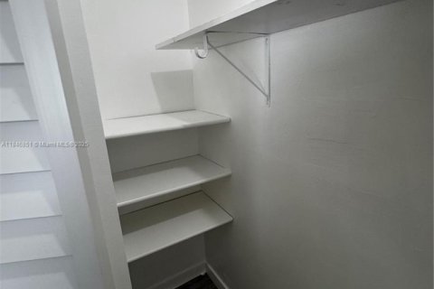 Condo in Hollywood, Florida, 2 bedrooms  № 1846131 - photo 19