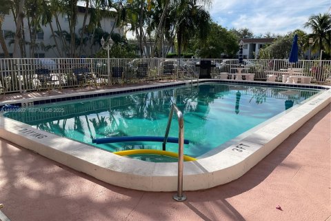 Condo in Pompano Beach, Florida, 2 bedrooms  № 1993168 - photo 5