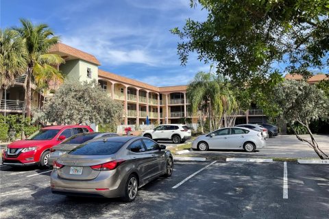 Condo in Pompano Beach, Florida, 2 bedrooms  № 1993168 - photo 10