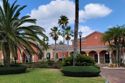 Снять в аренду кондоминиум в Мирамар, Флорида 1 спальня, 73.39м2, № 1887252 - фото 1