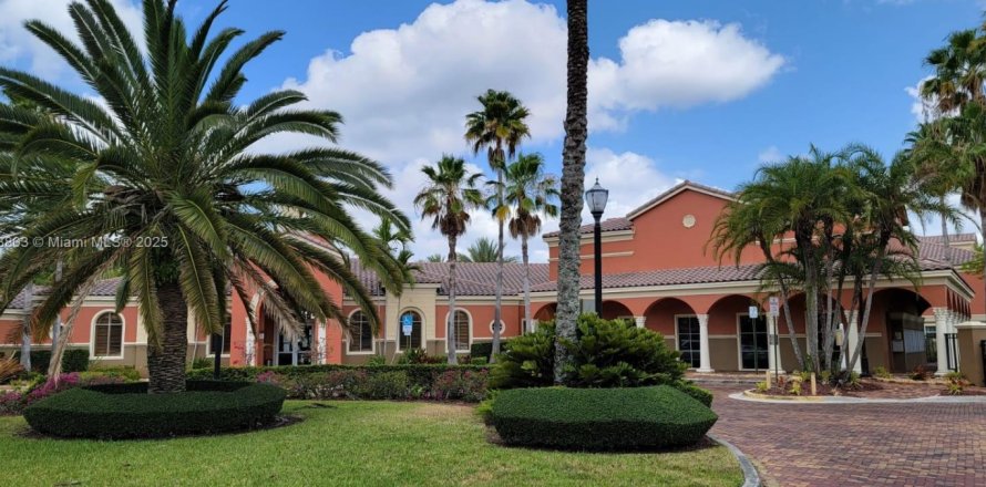 Кондоминиум с 1 спальней в Мирамар, Флорида № 1887252