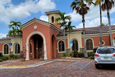 Снять в аренду кондоминиум в Мирамар, Флорида 1 спальня, 73.39м2, № 1887252 - фото 2