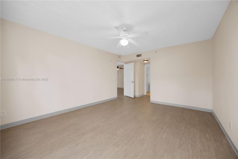 Condo in Dania Beach, Florida, 2 bedrooms  № 1756642 - photo 22