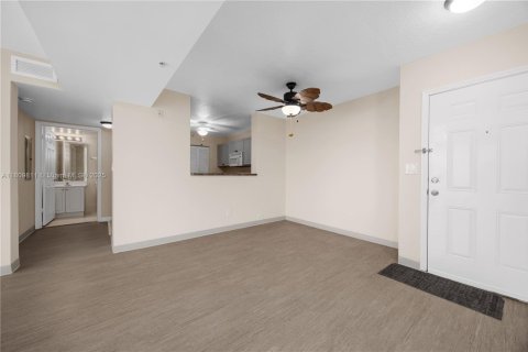 Condo in Dania Beach, Florida, 2 bedrooms  № 1756642 - photo 18