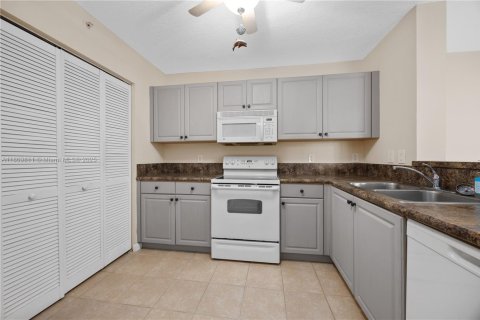 Condo in Dania Beach, Florida, 2 bedrooms  № 1756642 - photo 19