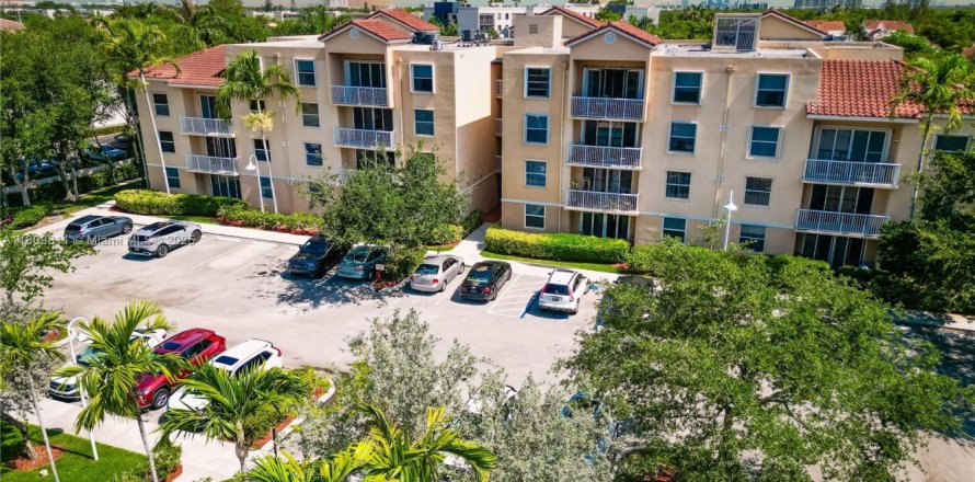 Condo in Dania Beach, Florida, 2 bedrooms № 1756642