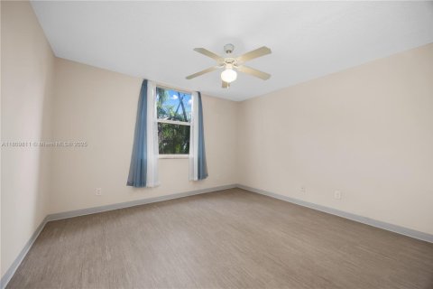 Condo in Dania Beach, Florida, 2 bedrooms  № 1756642 - photo 25