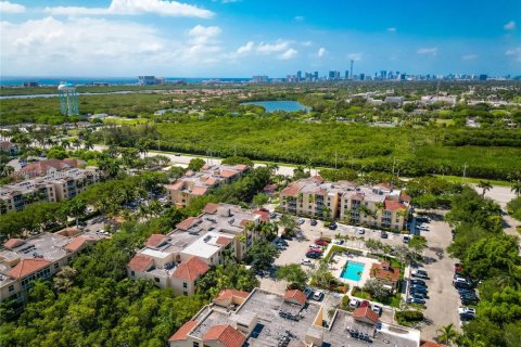 Condo in Dania Beach, Florida, 2 bedrooms  № 1756642 - photo 10