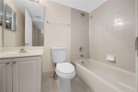 Condo in Dania Beach, Florida, 2 bedrooms  № 1756642 - photo 2