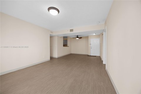 Condo in Dania Beach, Florida, 2 bedrooms  № 1756642 - photo 16