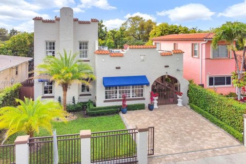 Casa en Miami, Florida 4 dormitorios, 207.54 m2 № 2002743