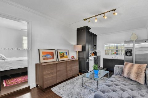 Casa en venta en Miami, Florida, 4 dormitorios, 207.54 m2 № 2002743 - foto 17