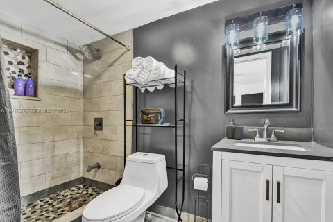 Casa en venta en Miami, Florida, 4 dormitorios, 207.54 m2 № 2002743 - foto 16