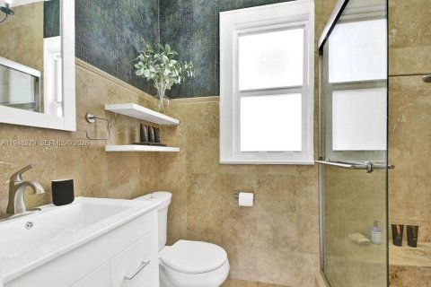 Casa en venta en Miami, Florida, 4 dormitorios, 207.54 m2 № 2002743 - foto 13