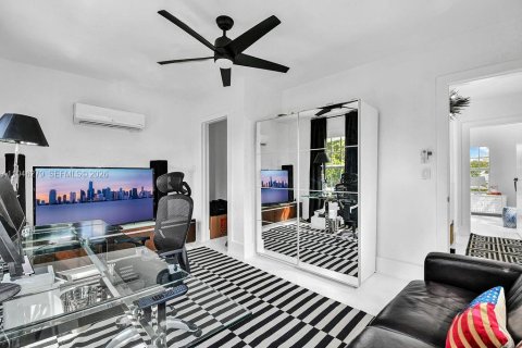 Casa en venta en Miami, Florida, 4 dormitorios, 207.54 m2 № 2002743 - foto 14