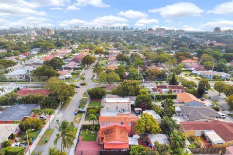 Casa en venta en Miami, Florida, 4 dormitorios, 207.54 m2 № 2002743 - foto 18