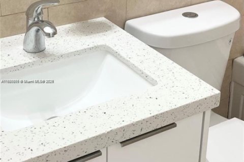 Appartement à louer à Hialeah, Floride: 2 chambres, 65.96 m2 № 1941047 - photo 16
