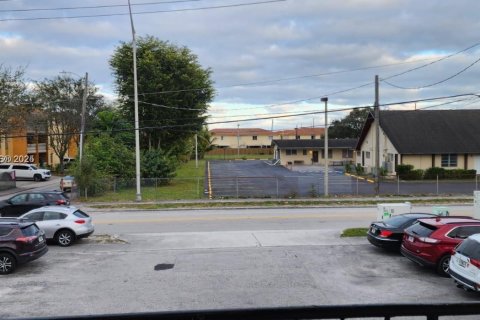 Appartement à louer à Hialeah, Floride: 2 chambres, 65.96 m2 № 1941047 - photo 18