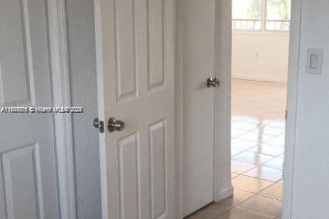 Appartement à louer à Hialeah, Floride: 2 chambres, 65.96 m2 № 1941047 - photo 11