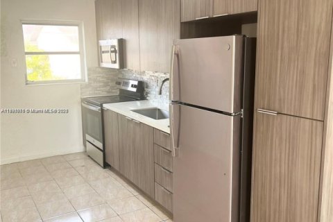Appartement à louer à Hialeah, Floride: 2 chambres, 65.96 m2 № 1941047 - photo 1