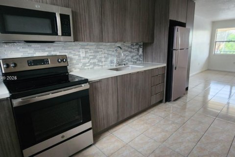 Appartement à louer à Hialeah, Floride: 2 chambres, 65.96 m2 № 1941047 - photo 5
