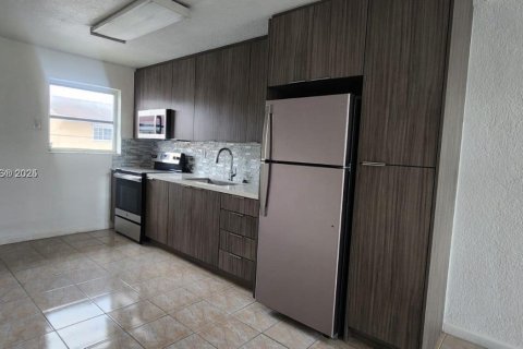 Appartement à louer à Hialeah, Floride: 2 chambres, 65.96 m2 № 1941047 - photo 6