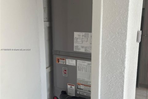 Appartement à louer à Hialeah, Floride: 2 chambres, 65.96 m2 № 1941047 - photo 12