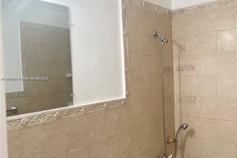 Appartement à louer à Hialeah, Floride: 2 chambres, 65.96 m2 № 1941047 - photo 15